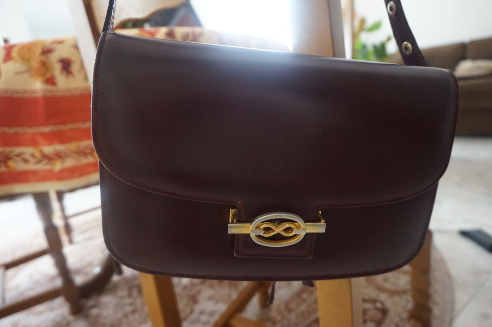 sac � main 10 Clamart (92)