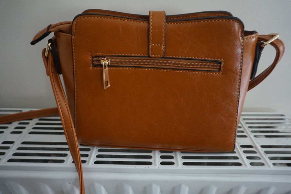 sac � main 10 Clamart (92)