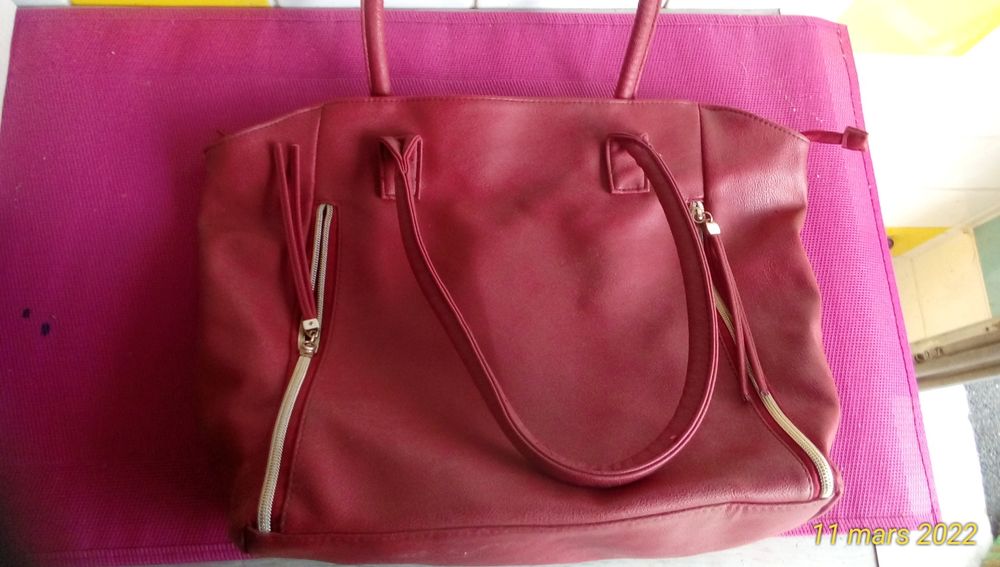 Sac � main. 5 La Rouge (61)