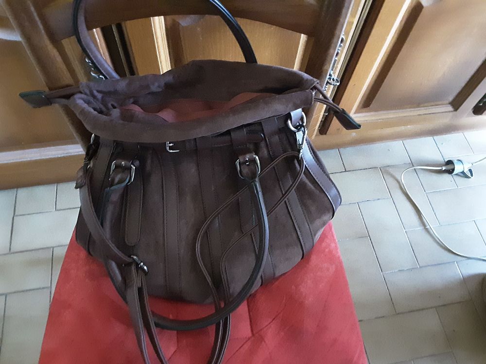 Sac � main ? 15 Mauves (07)
