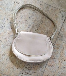 sac � main 45 Lamorlaye (60)