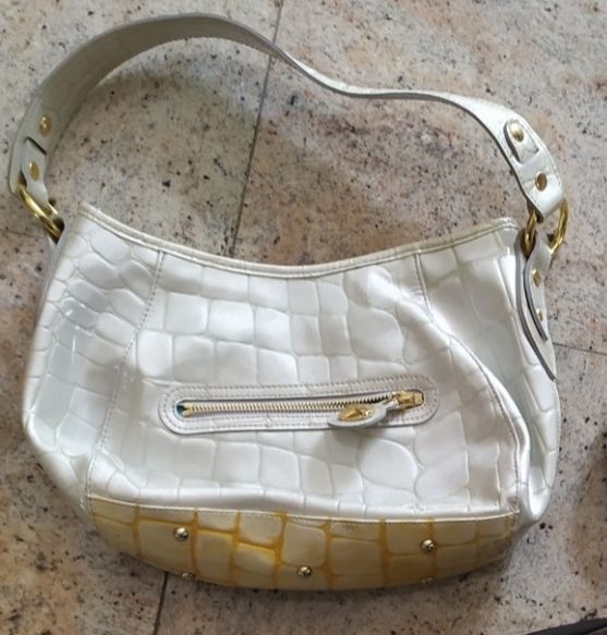 sac � main 35 Lamorlaye (60)