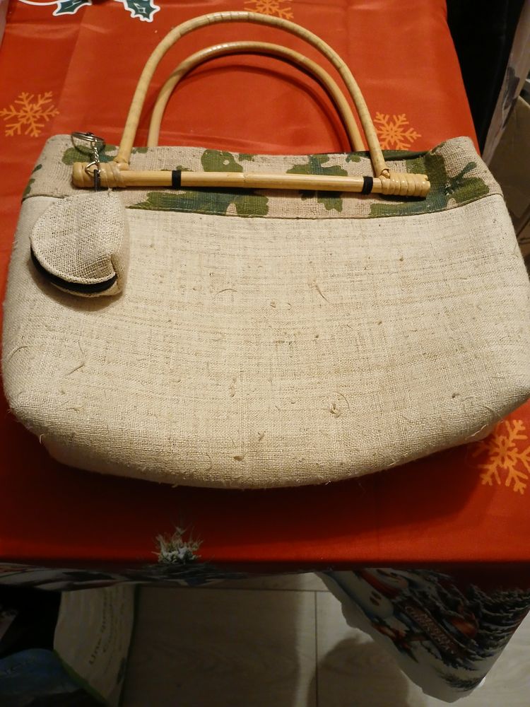 sac � main 8 Th�nes (74)