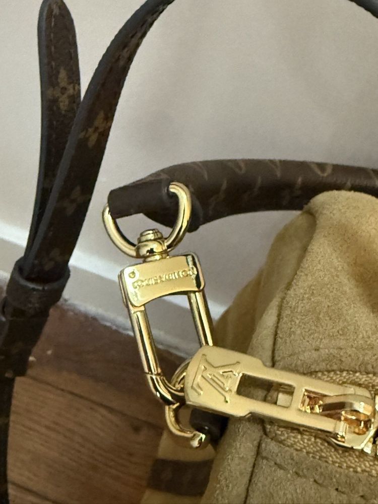 sac �  main 1299 Levallois-Perret (92)