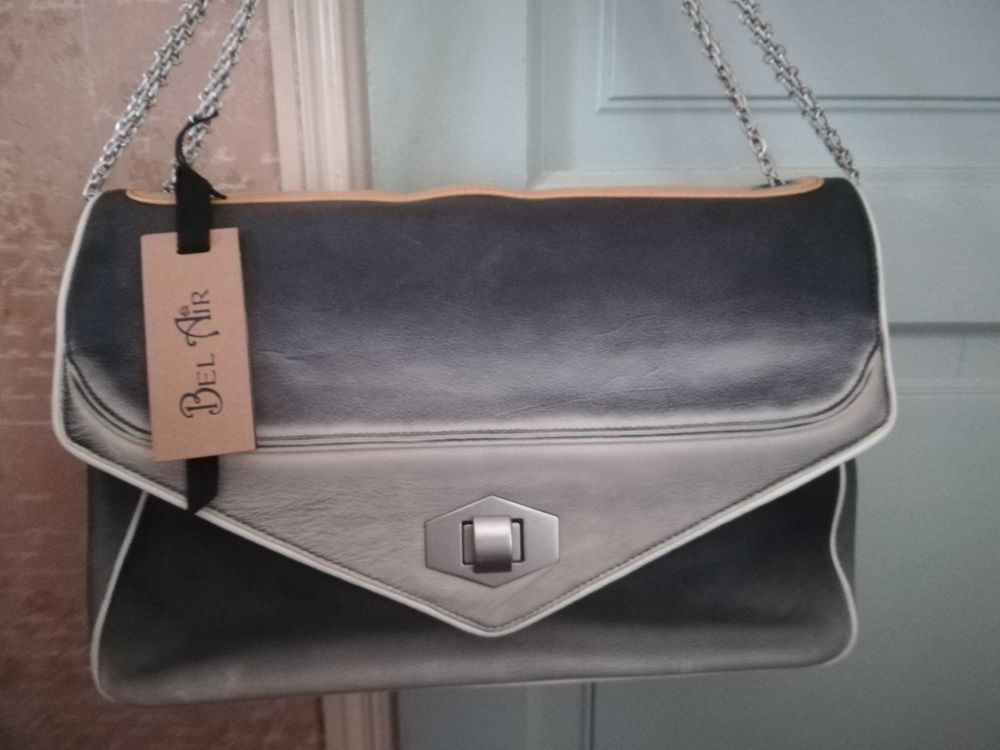 Sac � main
140 Galluis (78)