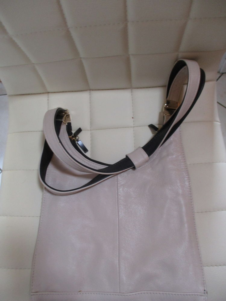 sac � main  
T 0 B�gard (22)