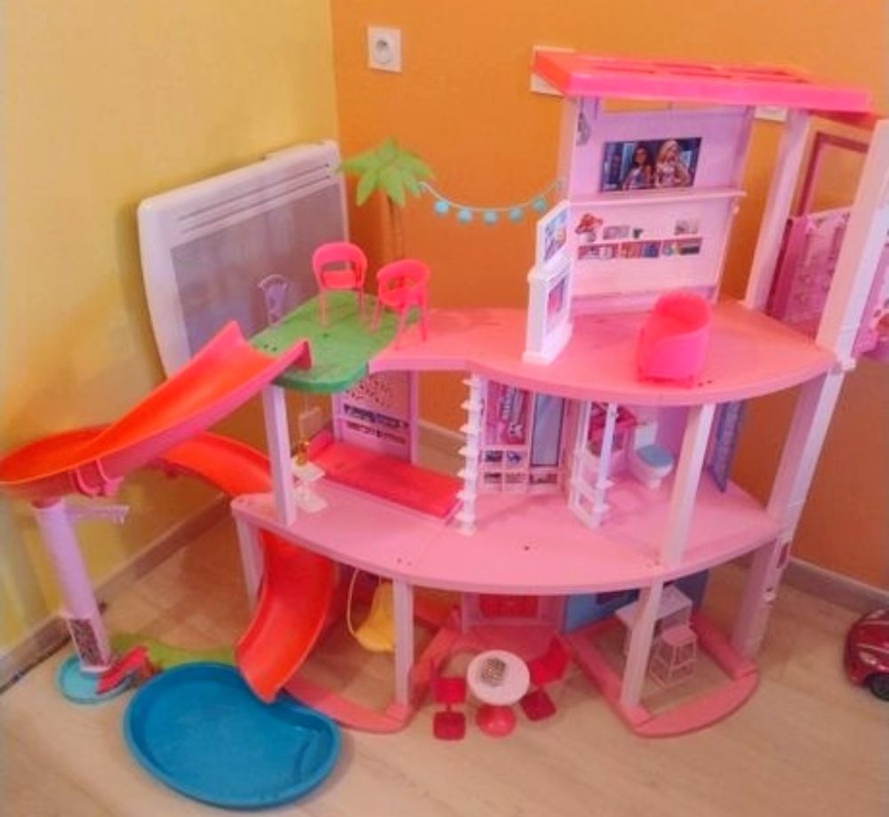 Maison de barbie et ses accessoires 50 M�jannes-le-Clap (30)