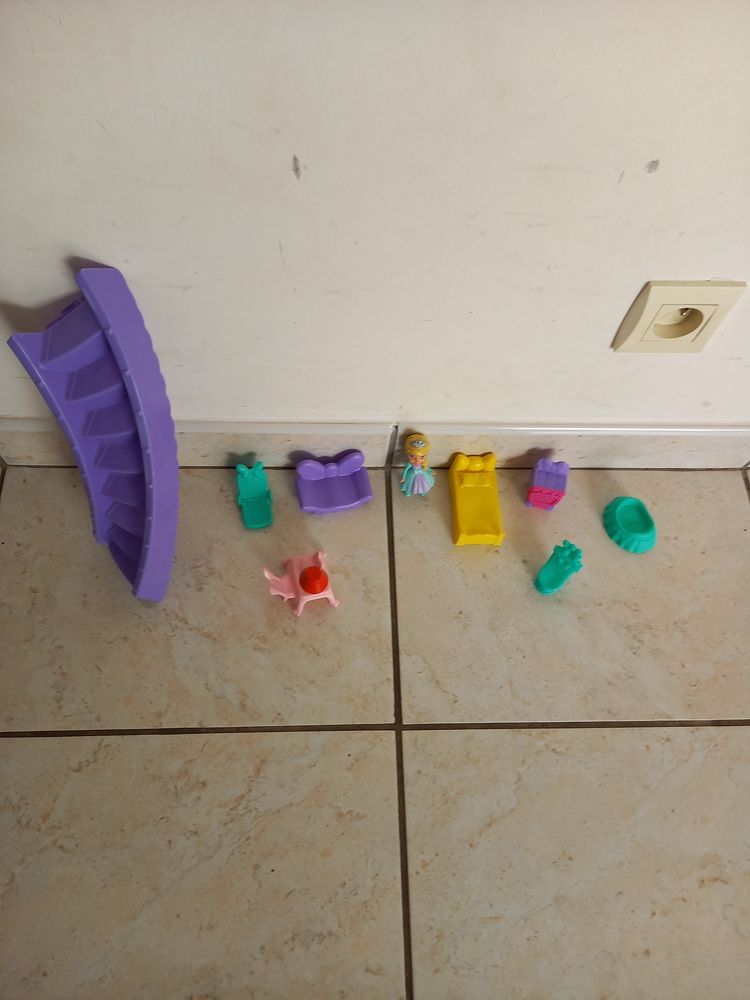 maison minnie avec accessoires 6 Mayenne (53)