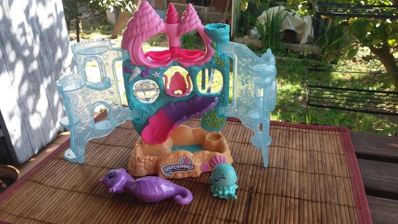 maison de poupee aquatique plus 2 figurines 5 Ollioules (83)