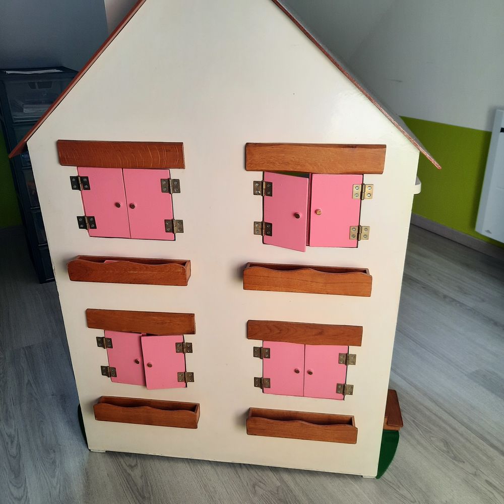 Maison de poup�e en bois fait main 150 Amiens (80)