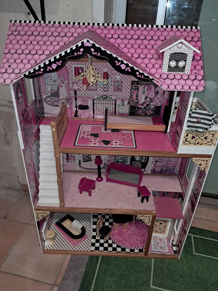 Maison de poup�e rose 30 Marseille 11 (13)