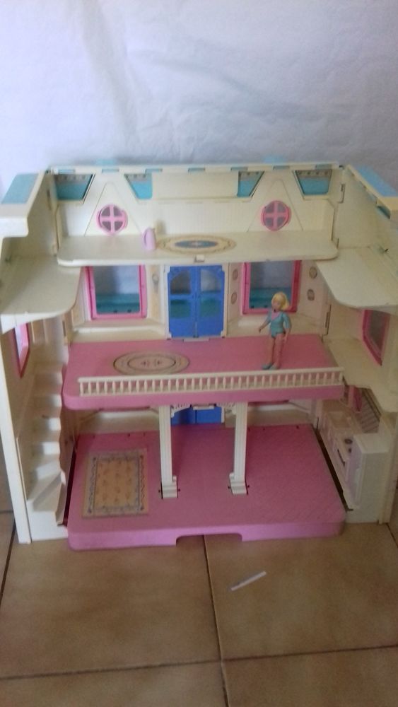 Maison de poup�e vintage
50 Sept�mes-les-Vallons (13)