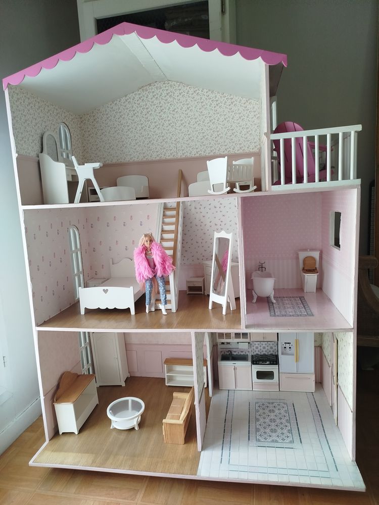 Maison de poup�e 130 Issy-les-Moulineaux (92)