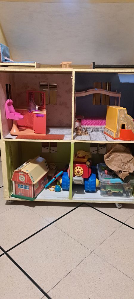 Maison de poup�es  en bois 20 Annezin (62)