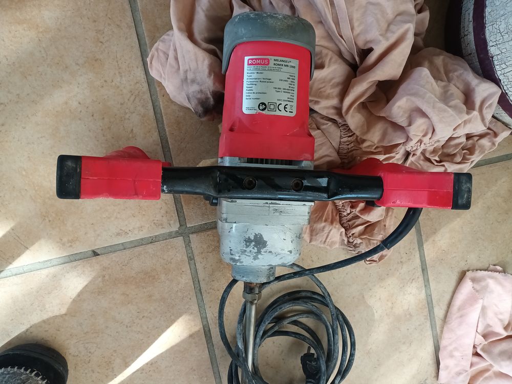 Malaxceur beton peinture 
colle � carrelage .etc... 150 Saint-Denis-d'Ol�ron (17)