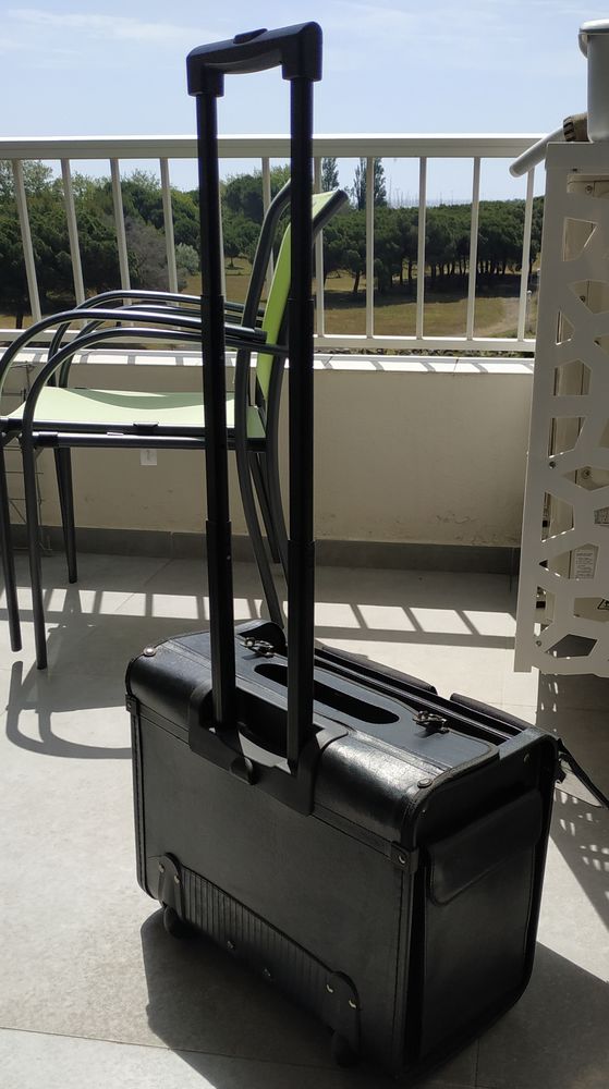 Malette de bureau trolley (2 roulettes) simili cuir noir 48 Le Cap D Agde (34)