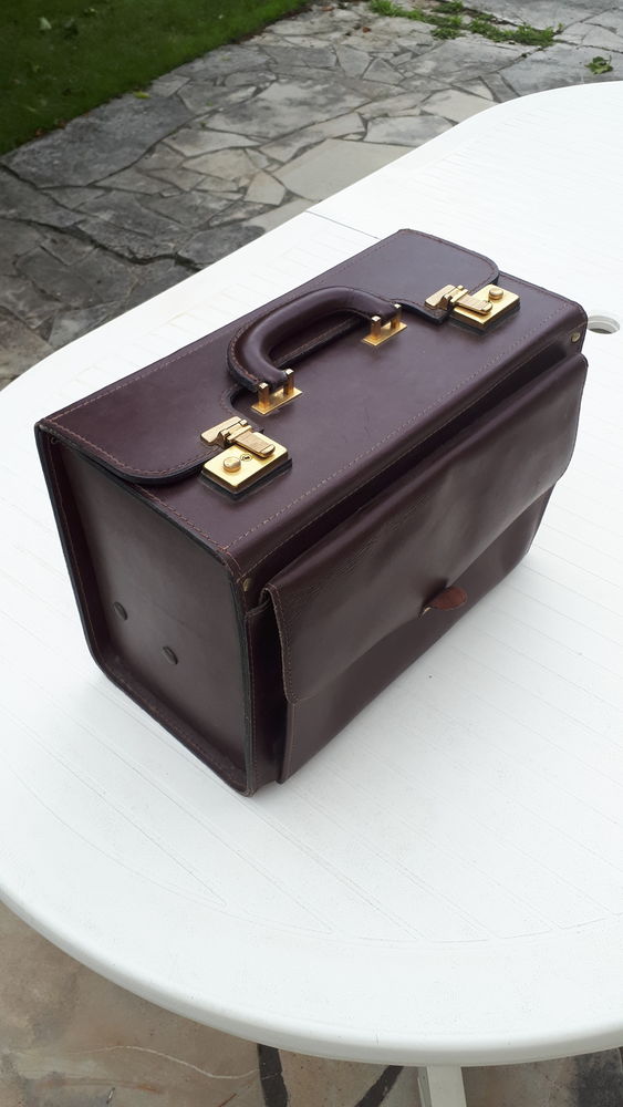 Malette en cuir 500 Fonsorbes (31)