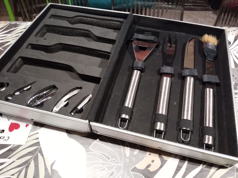 Malette d ustensiles pour barbecue 17 Cal�s (46)
