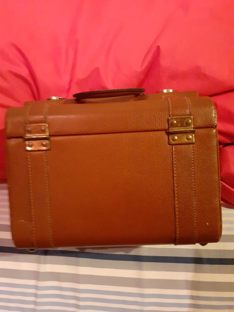 MALETTE DE VOYAGE EN CUIR 25 Bi�vres (91)