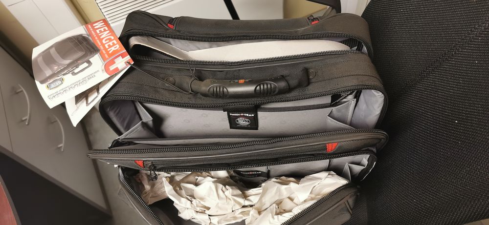 malette wenger  informaticien 50 Patay (45)