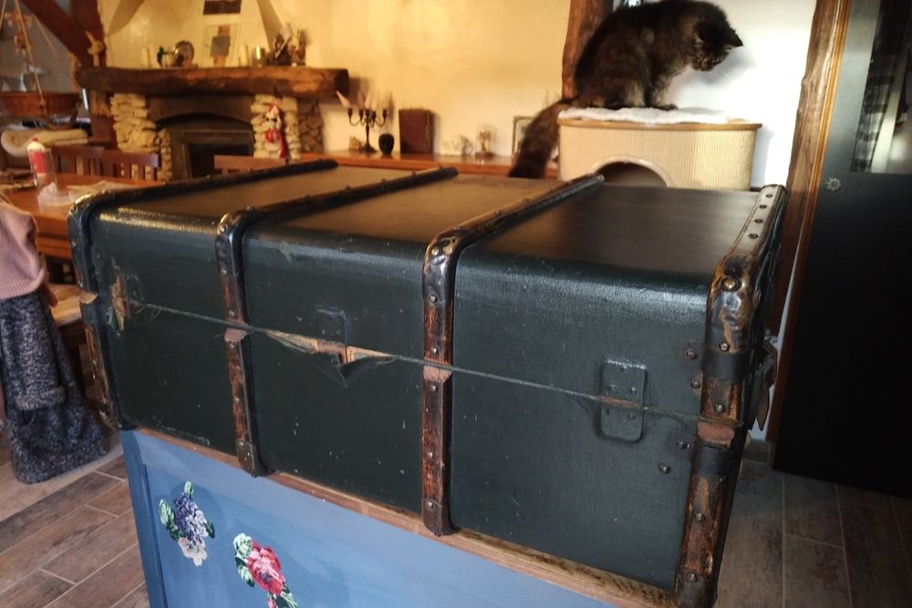 malle ancienne de la marque   AU DEPART  200 Vernon (27)