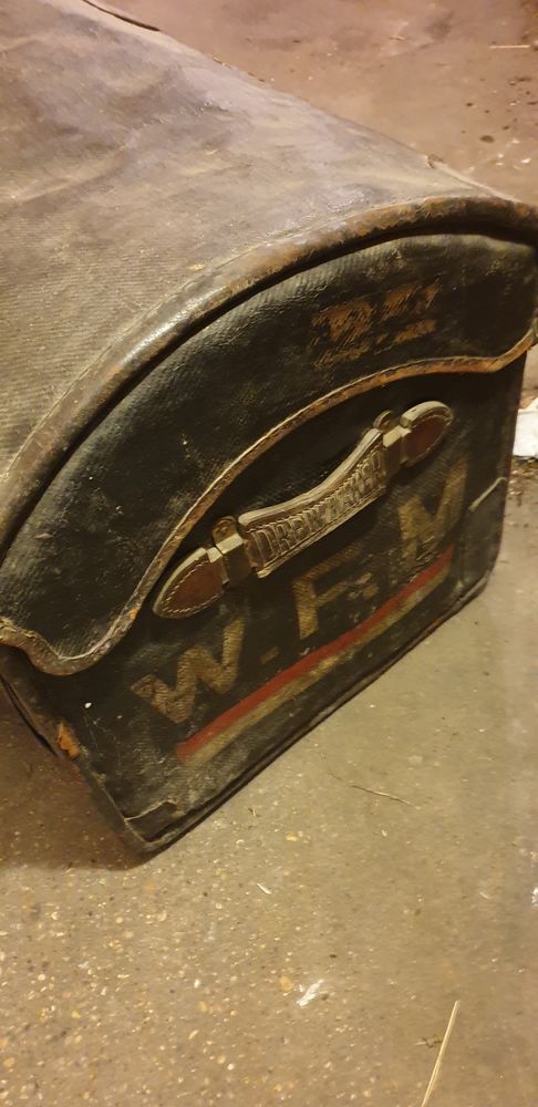 Malle anglaise circus london 200 Trappes (78)