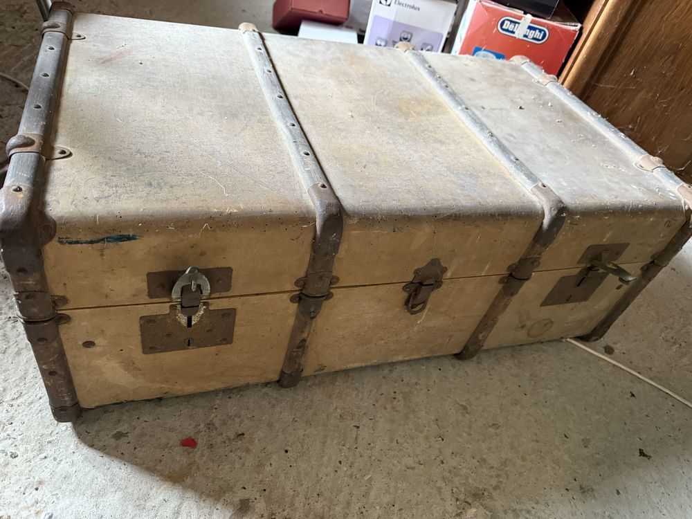 Malle de voyage ann�es 1950 180 Sainte-Colombe-la-Commanderie (27)