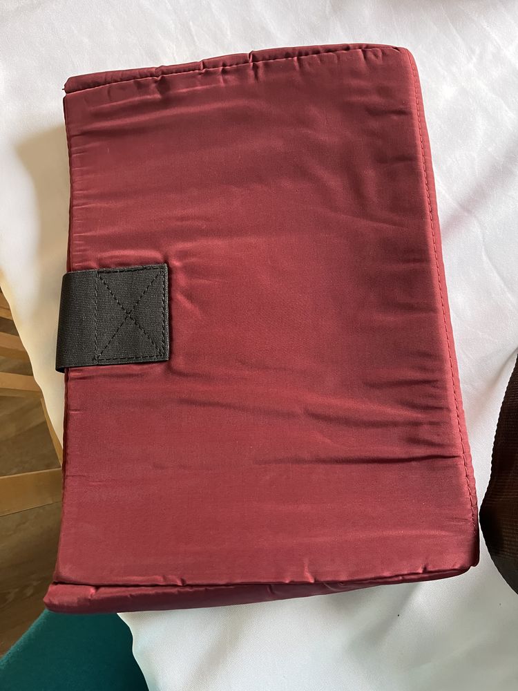 Mallette, sac d'affaire femme en cuir . 100 Remoray-Boujeons (25)