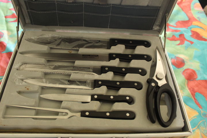 mallette couteaux et ustensiles cuisine dont 1 partie neufs 20 Vichy (03)