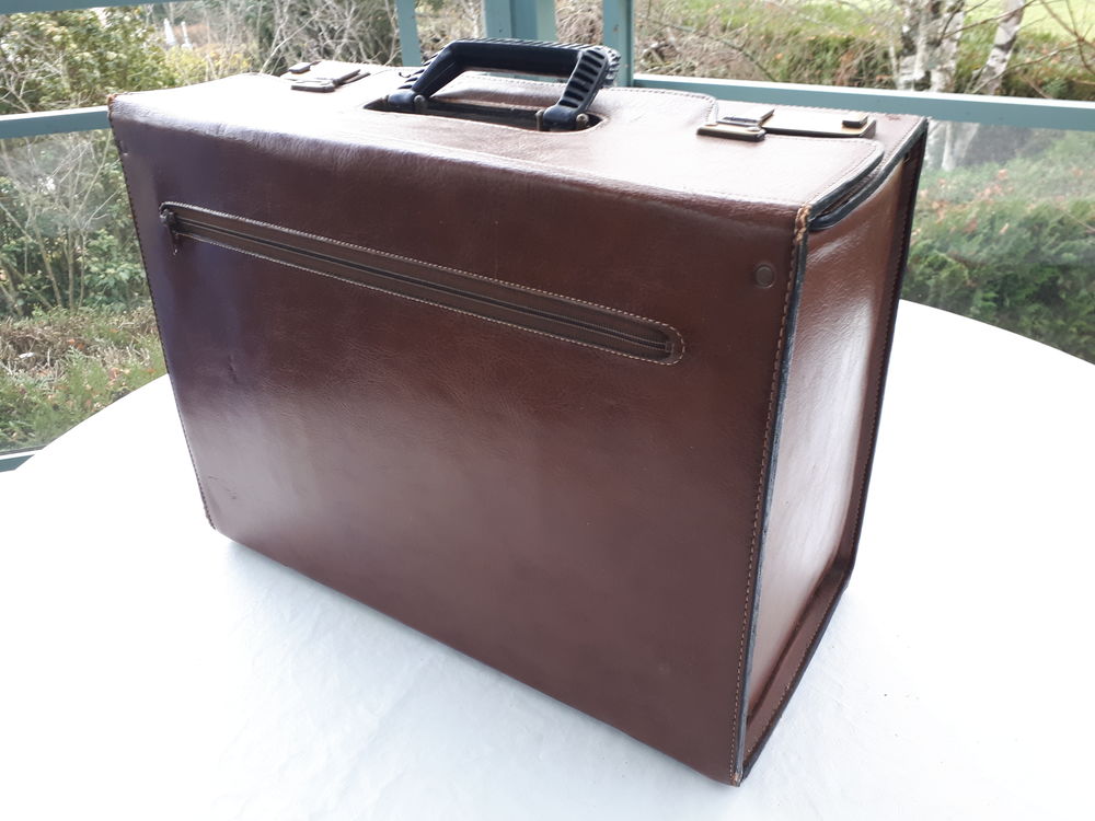 Mallette cuir TEXIER 36 Montigny-Lencoup (77)