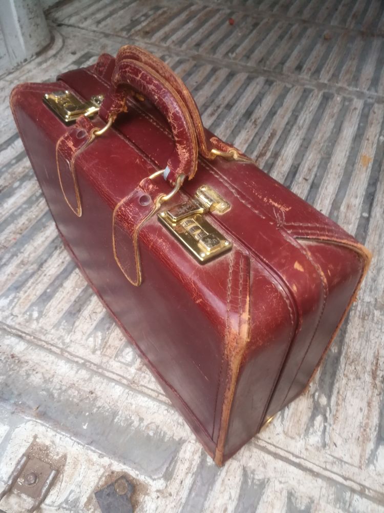 Mallette en cuir 25 Le Creusot (71)