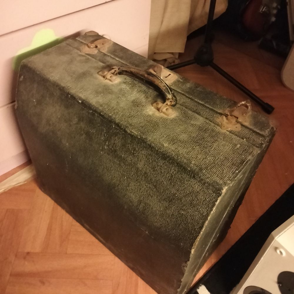 Mallette d'origine pour accord�ons 39 Rachecourt-sur-Marne (52)