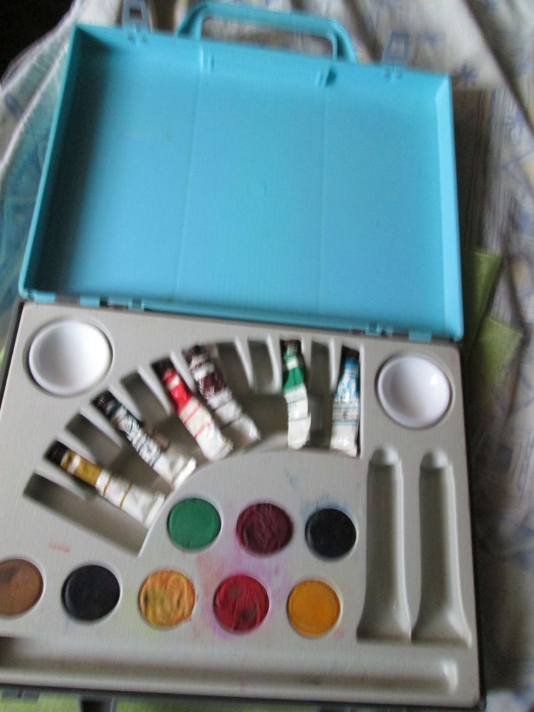 Mallette -peinture  Vintage  couleur turquoise et grise 25 Goussainville (95)