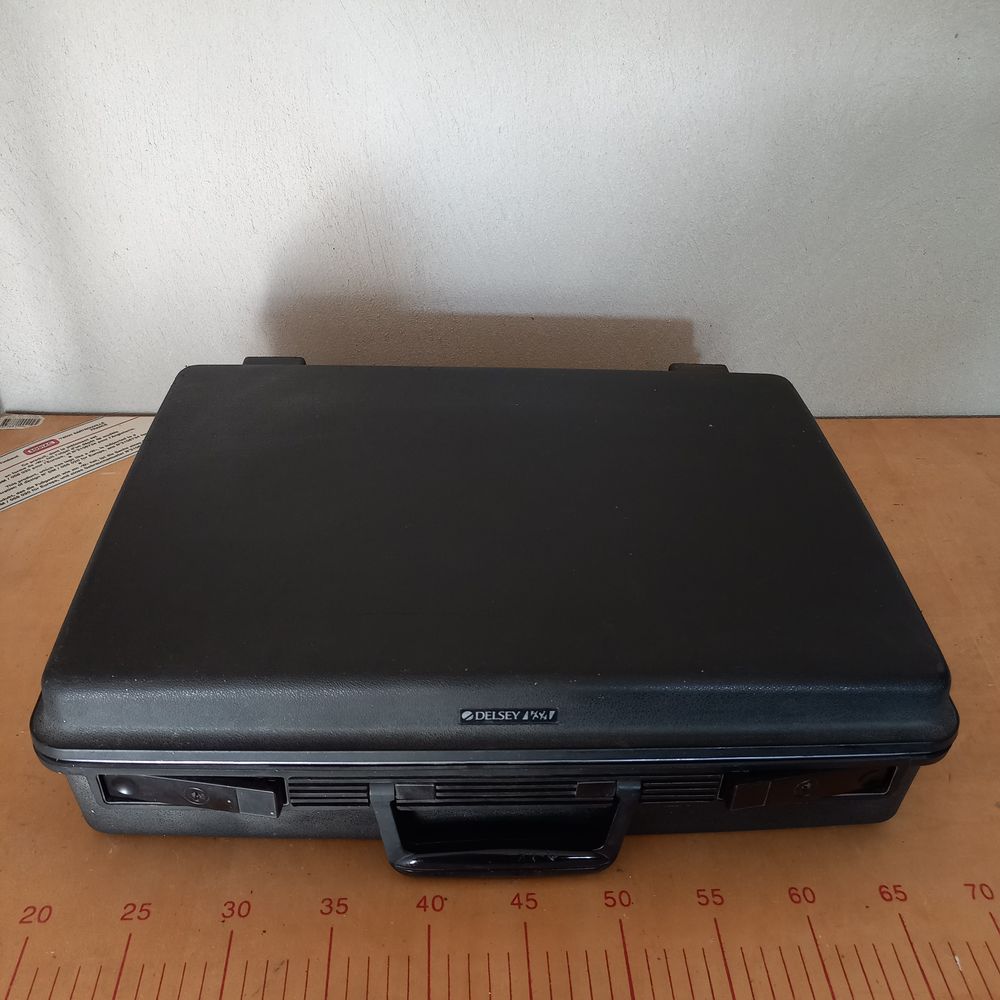 mallette porte documents 12 Armenti�res (59)