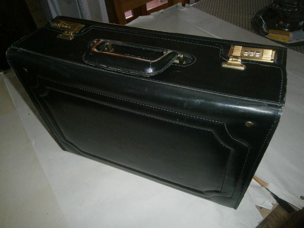 MALLETTE RIGIDE A CODE 20 Grenoble (38)