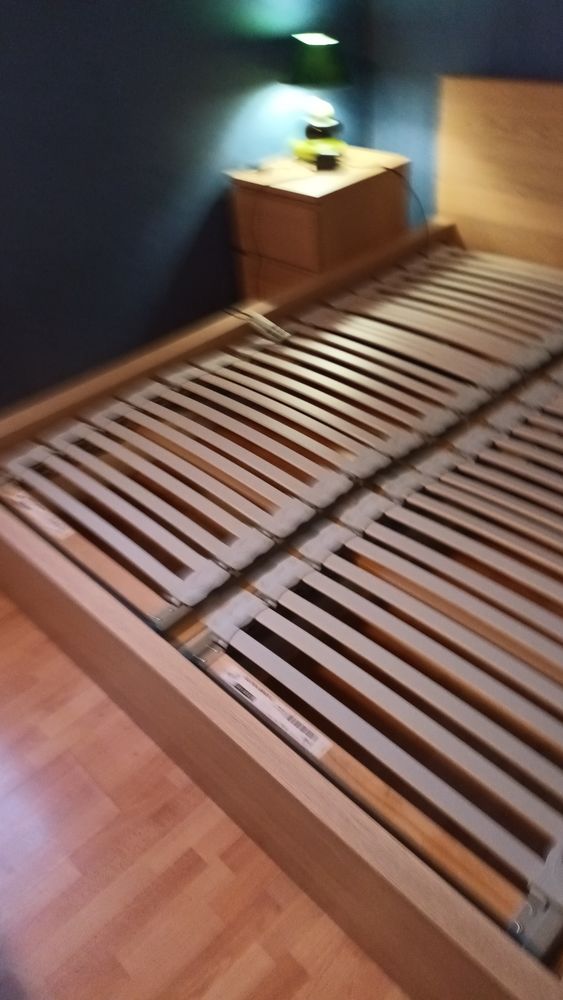 Lit  malm ikea 160x200 avec 2 sommiers �lectriques 80x200 . 300 Bruges (33)
