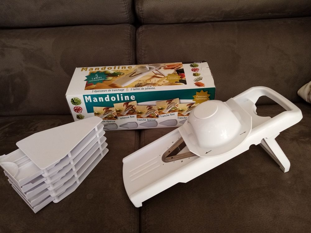 MANDOLINE neuve 8 Doussard (74)