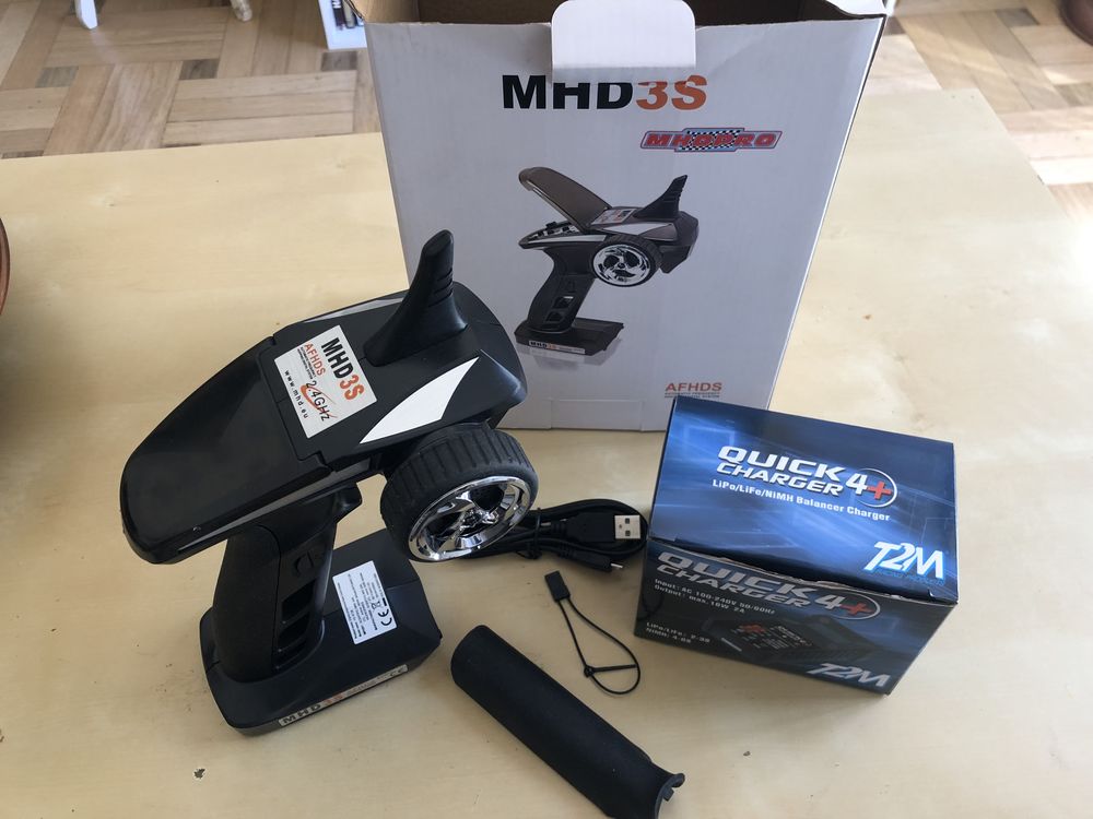 Manette + chargeur batterie pour v�hicule RC 65 Nice (06)