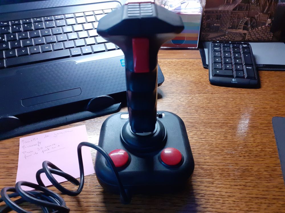 manette de jeux 20 Saint-Quentin (02)