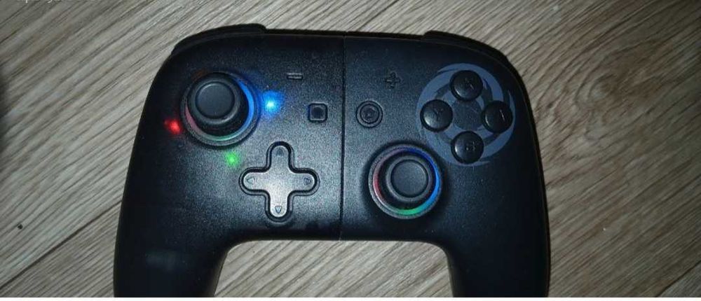 Manette sans fil ONIVERSE ONIPAD Black Star, en parfaite �tat, tr�s peu utilis�e 30 Neuilly-sur-Marne (93)