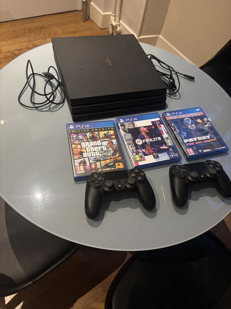 Ps4 pro 1To 2 manettes + 3jeux 150 Aix-les-Bains (73)