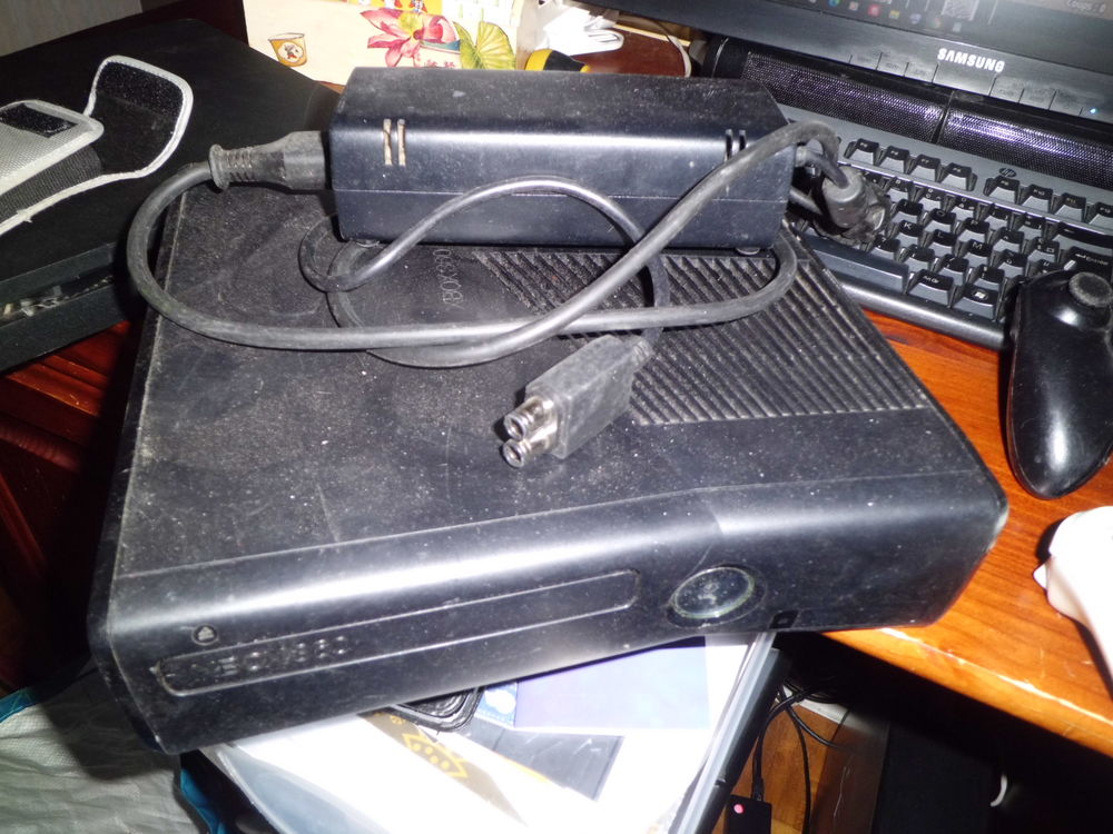 X BOX 360 ET 2 MANETTES Gros lot de Skylanders+28 jeux 250 Beauvais (60)