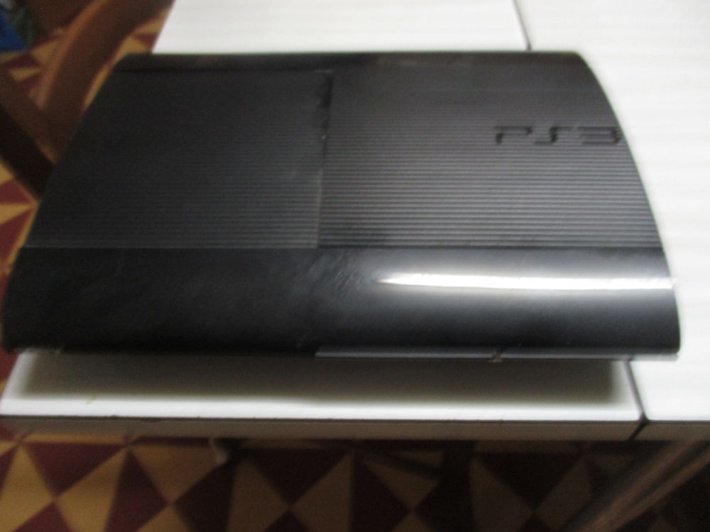 ps3 +4 manettes + 12 jeux 250 Igny (70)
