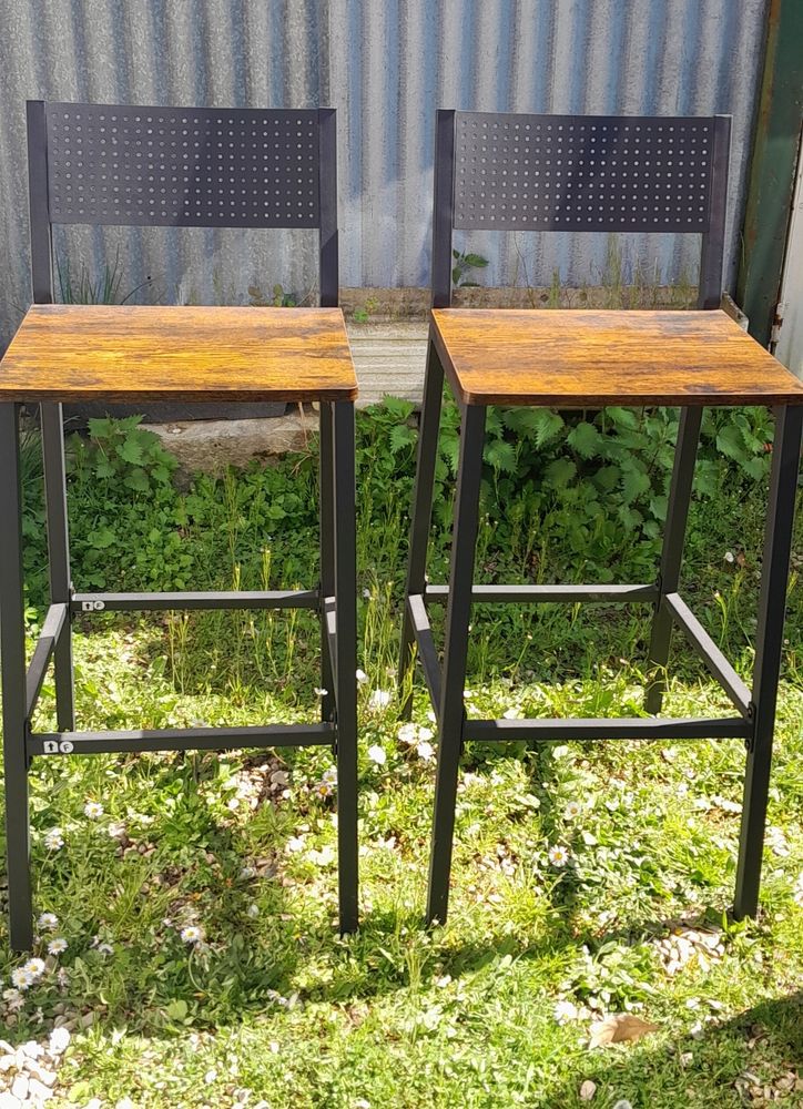 mange debout avec deux chaises 70 Bray-sur-Seine (77)