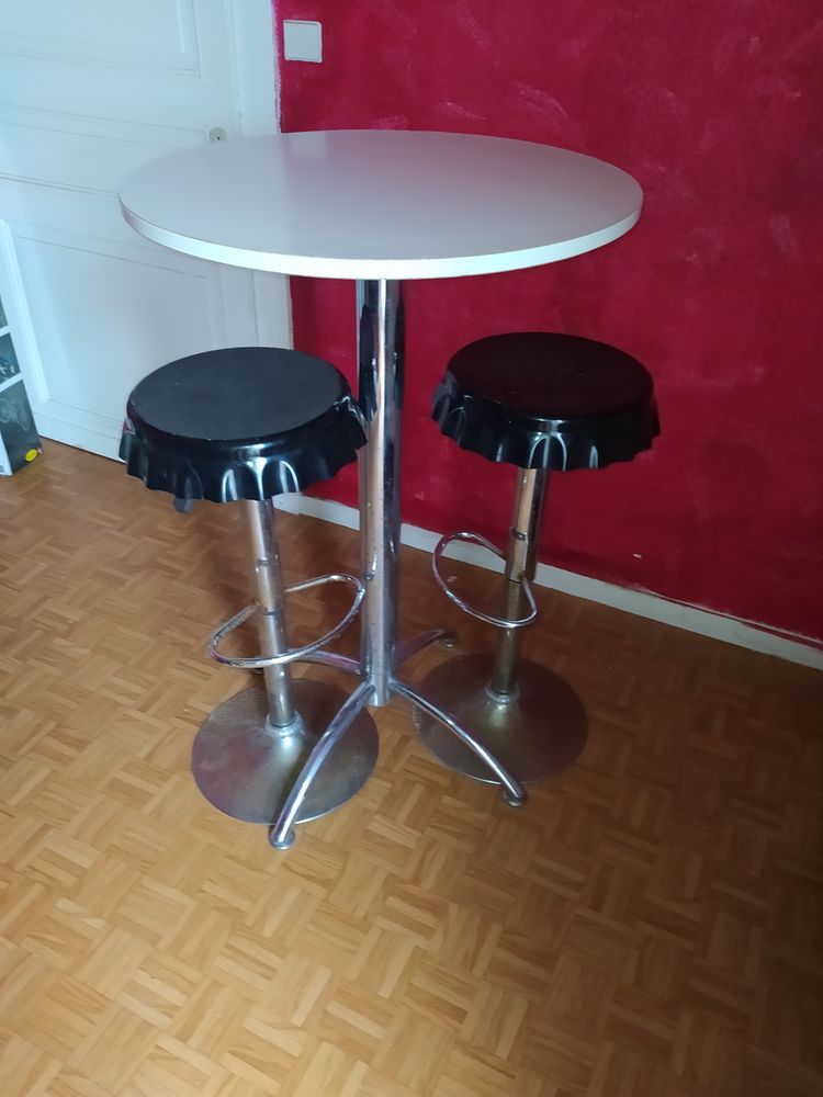 MANGE DEBOUT ET TABOURETS 35 Tourette-du-Ch�teau (06)