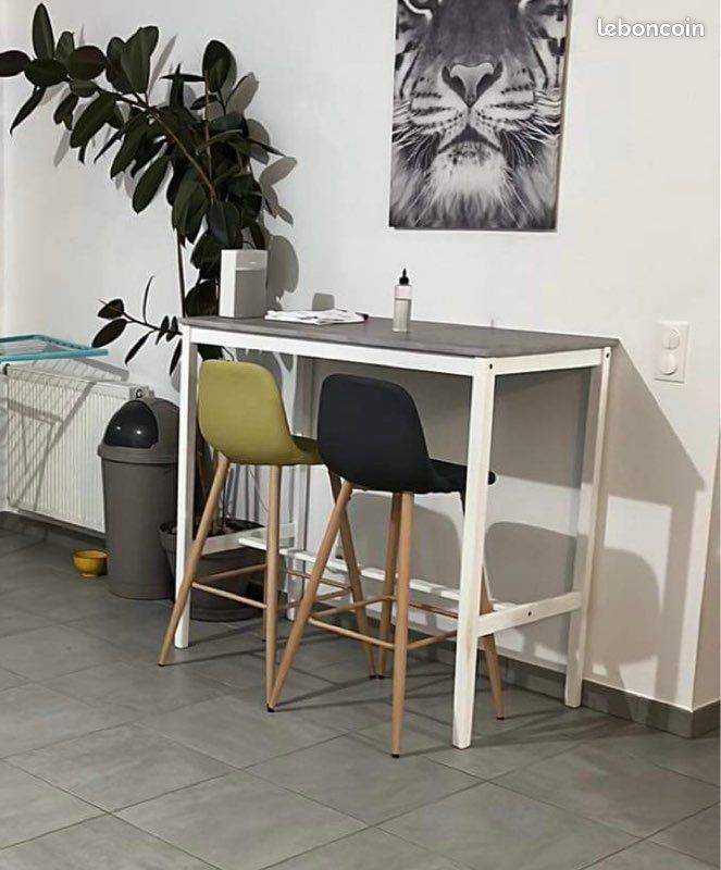 Bar Mange debout + tabourets de bar
140 Hennebont (56)