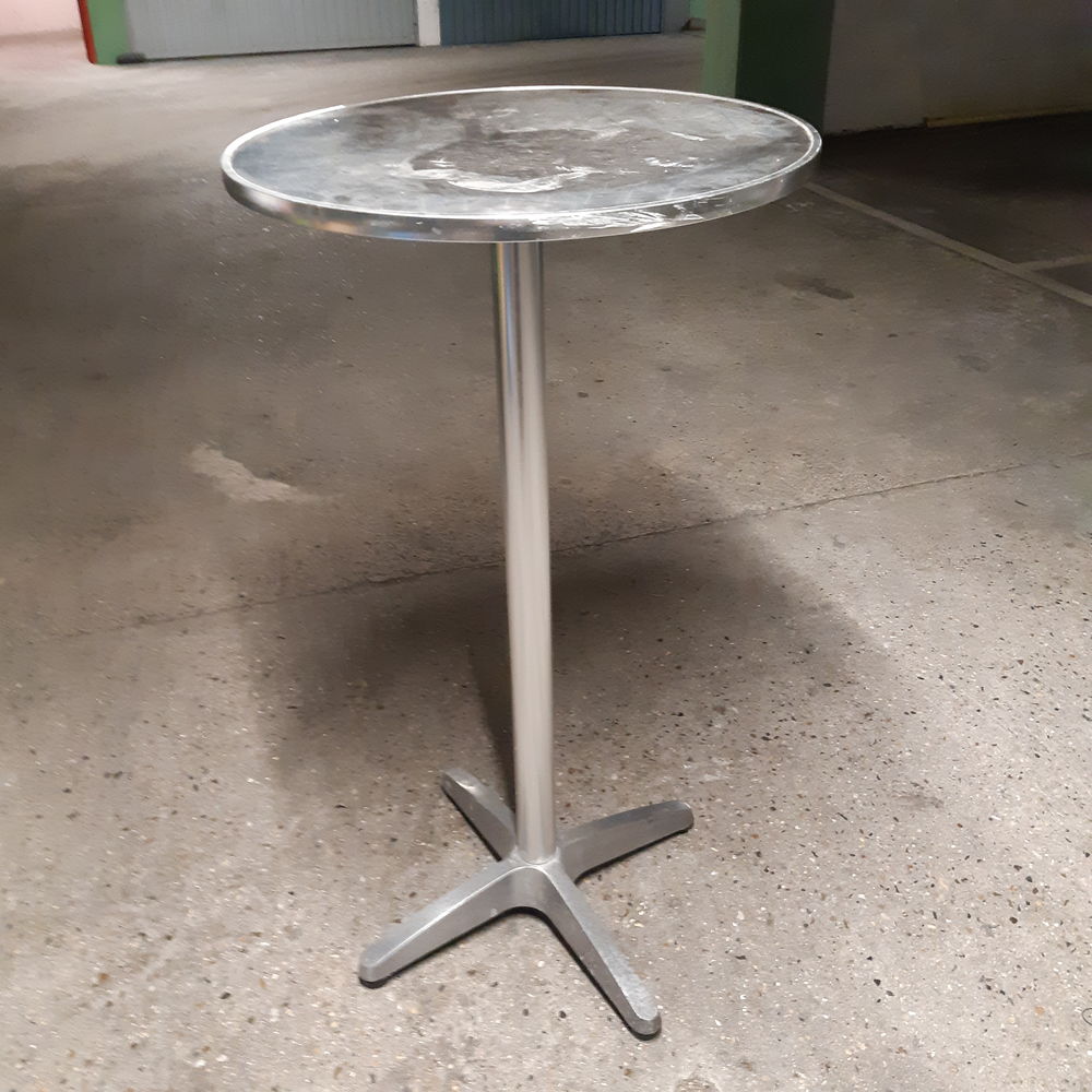 Mange debout 30 Paris 17 (75)