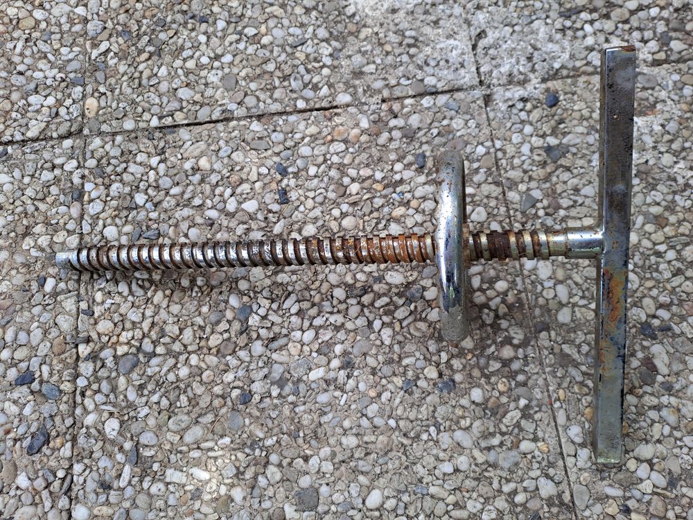 manivelle pressoir 40 Montceaux-l�s-Provins (77)