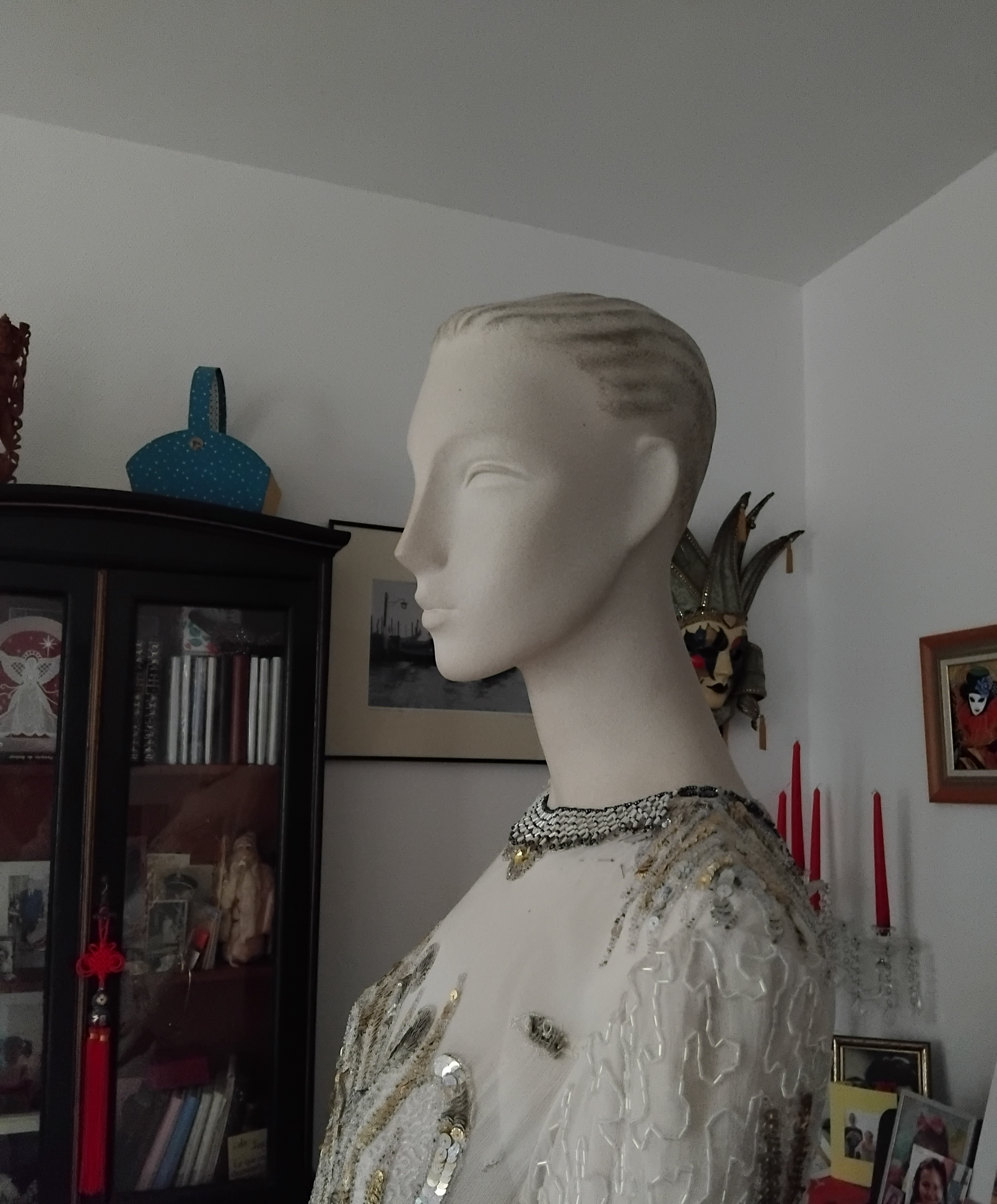 Mannequin de boutique en r�sine 1,80 m 250 Chef-Boutonne (79)