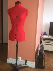  mannequin de couturiere avec guide ourlet   38  46 125 Villiers-le-Bel (95)